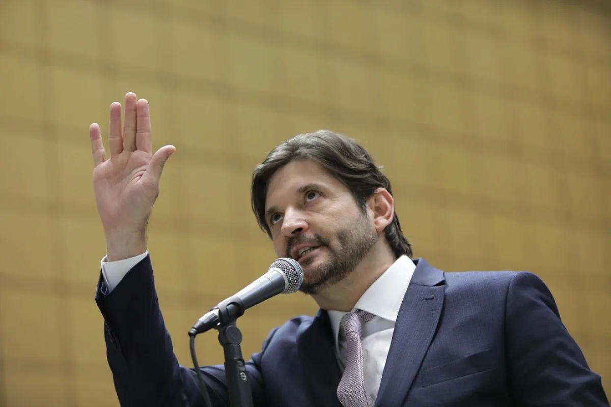 "Tem que ouvir mais o setor produtivo", diz André do Prado sobre a 6x1