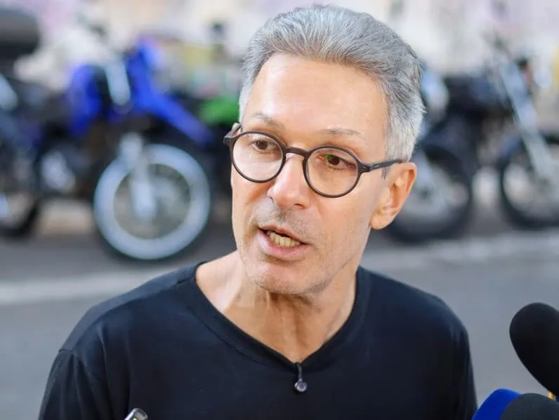 Zema desiste de debate e atribui decisão às ausências de Lula e Flávio