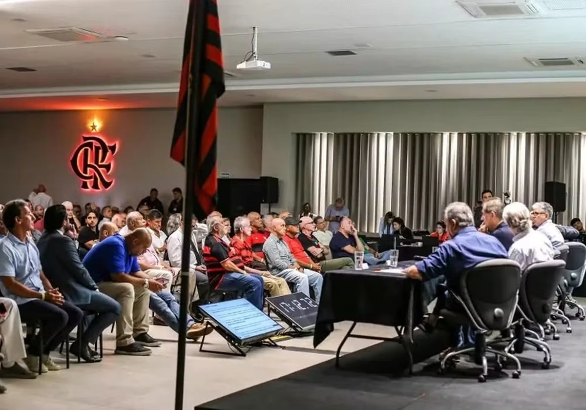 Sócios do Flamengo pedem afastamento de vice-presidente por conflito de interesse; entenda