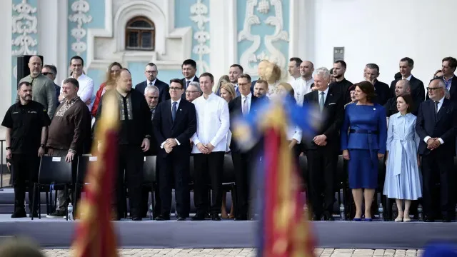 Aliados de Kyiv comprometem-se com reforço urgente de defesas aéreas