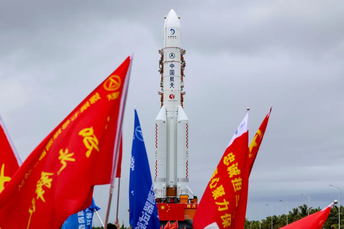 Tropezón espacial chino: Pekín aplaza sin fecha el lanzamiento de la Chang’e-7, su ambiciosa misión al polo sur de la Luna