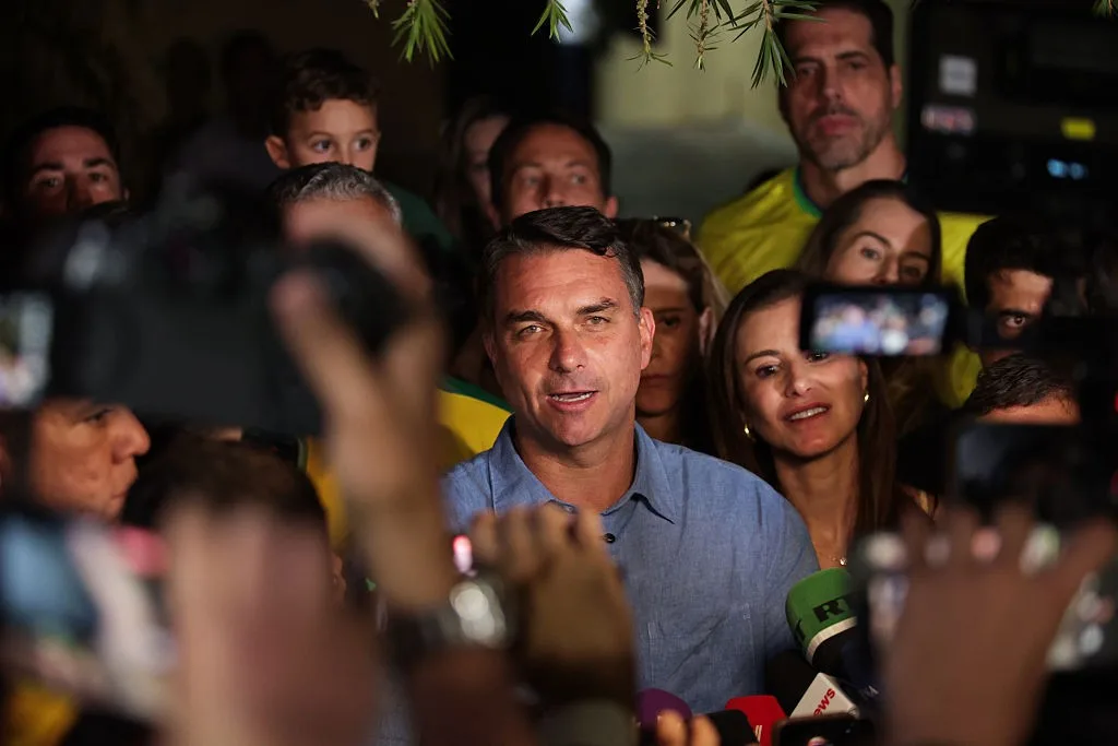 Flávio não vai reduzir os pisos do orçamento da saúde e educação, diz campanha