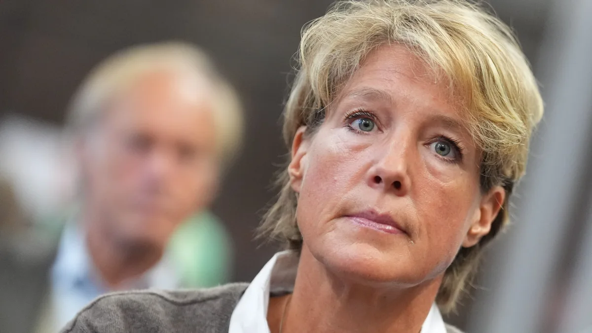 Bruder Äussert sich: Die Ablenkungsmanöver der Familie Block