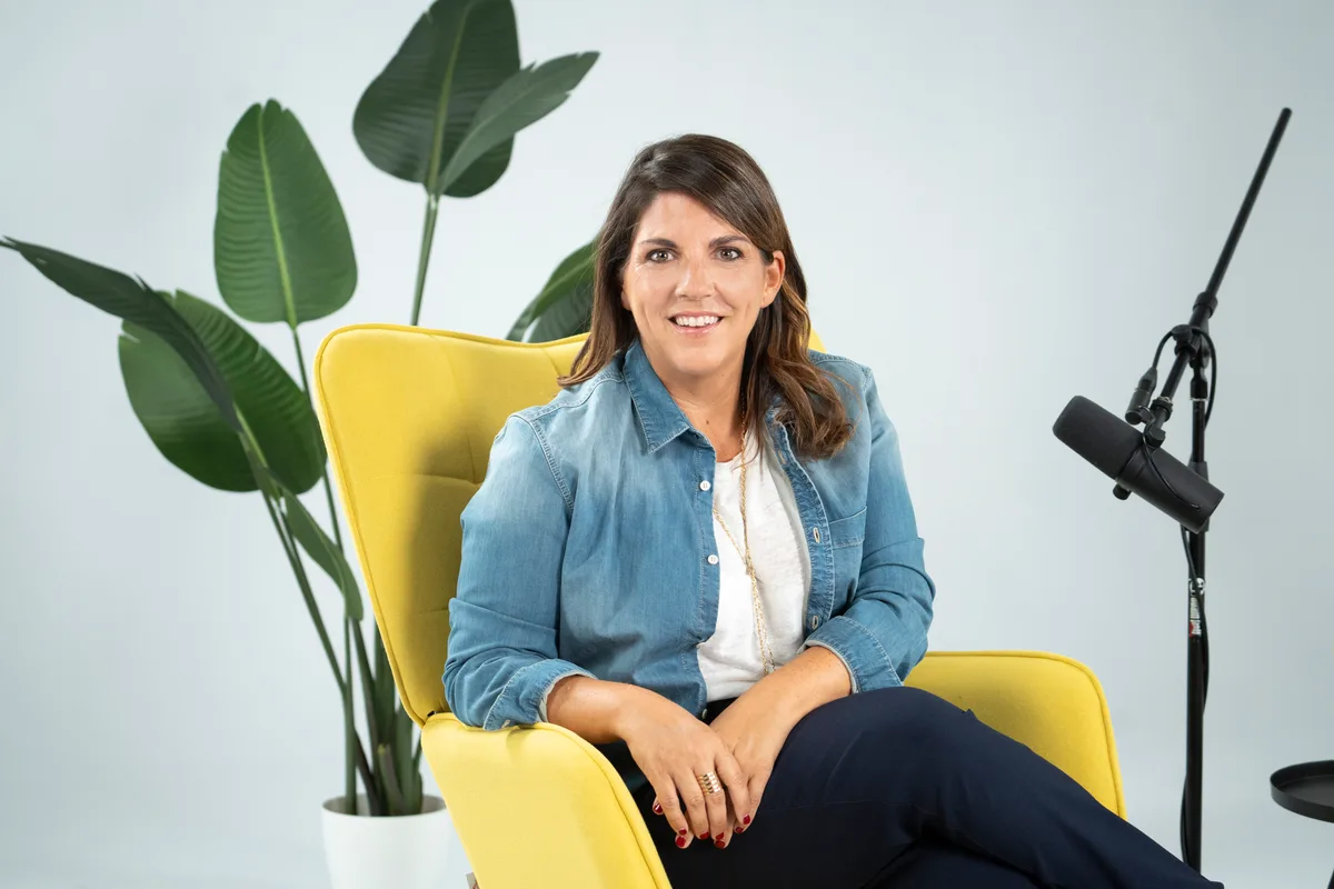 María Gijón, autora de 'Tú puedes dejar tu móvil si sabes cómo': "La mejor herramienta es dejar de usarlo delante de otras personas"