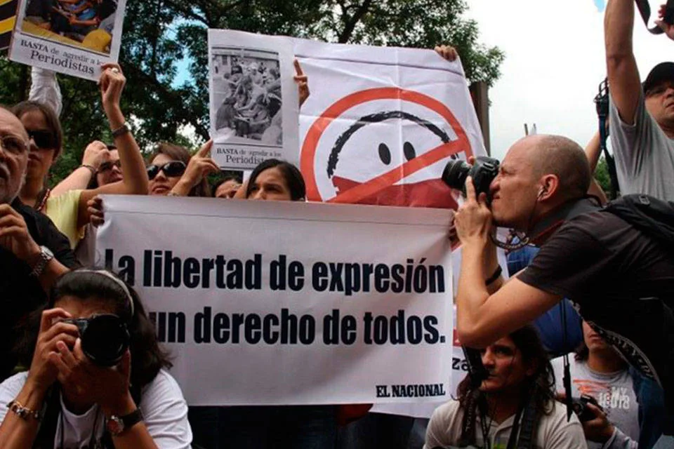 Más de 100 medios y ONG piden derogar leyes contra la disidencia y levantar bloqueos