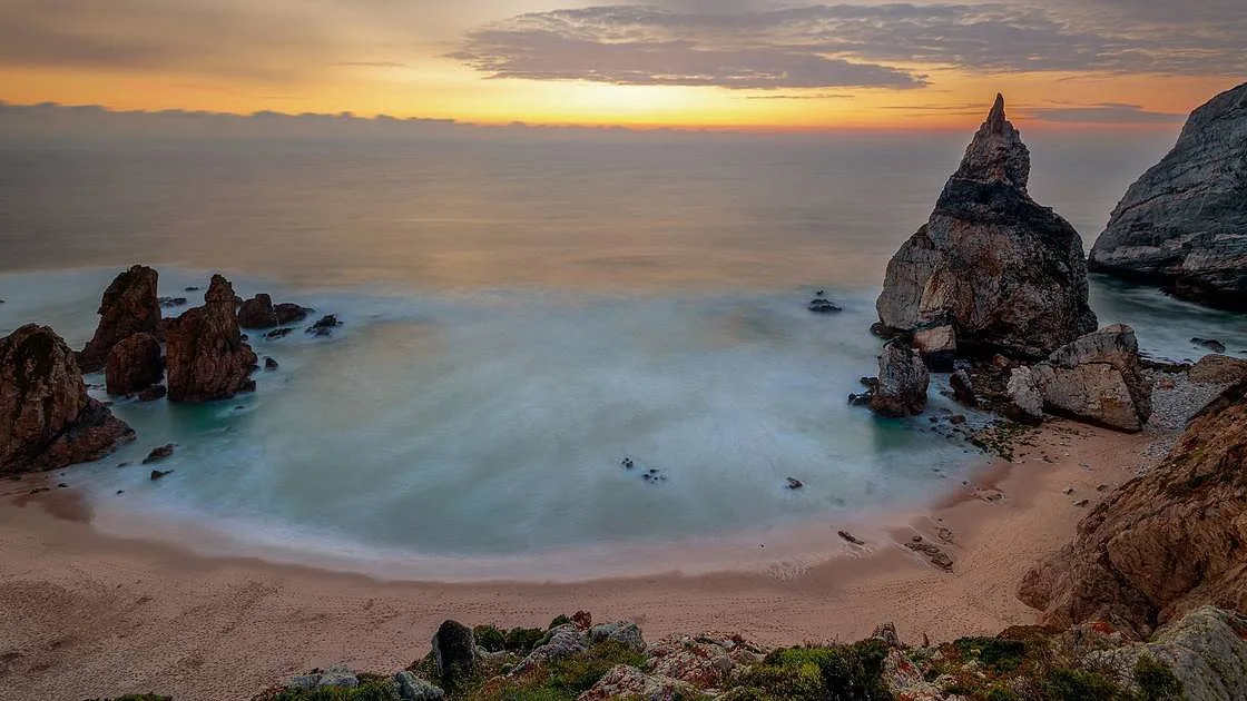 Buscas de jovem ucraniano desaparecido na Praia da Ursa retomadas por mar e terra