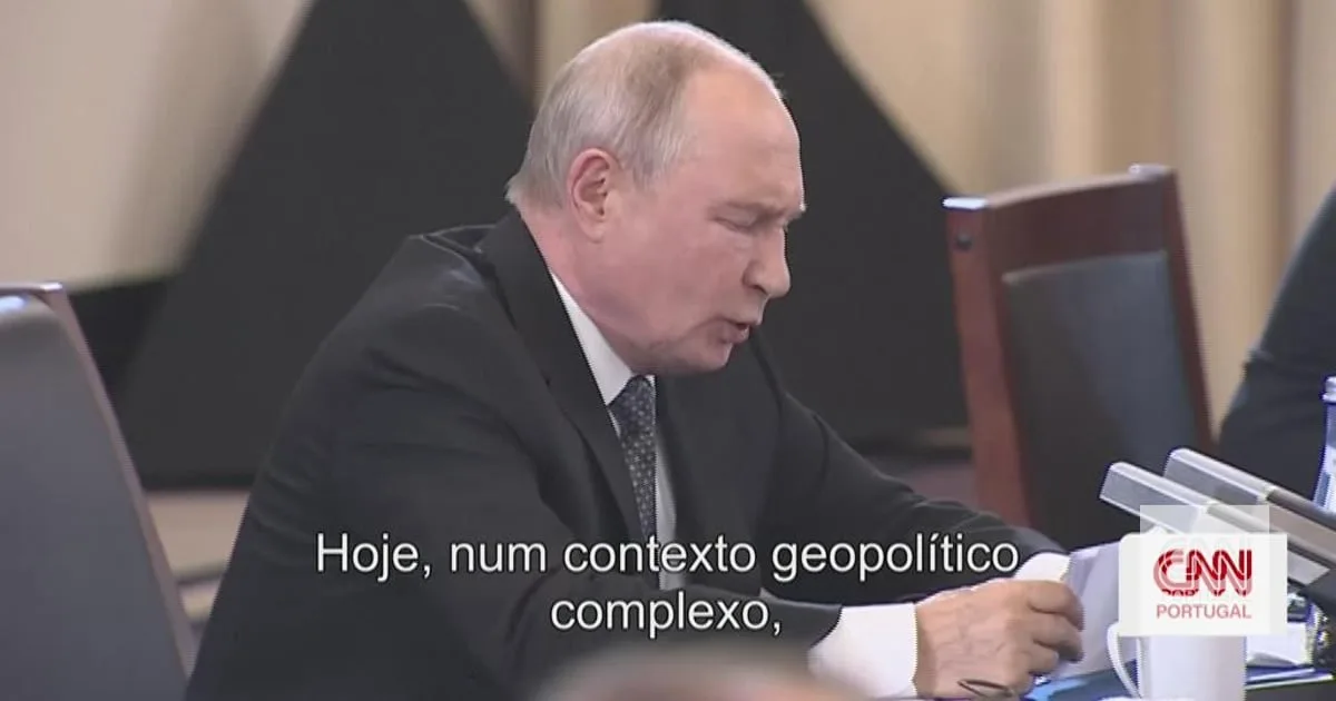 Putin e Xi Jinping estreitam laços para uma "parceria abrangente e cooperação estratégica"