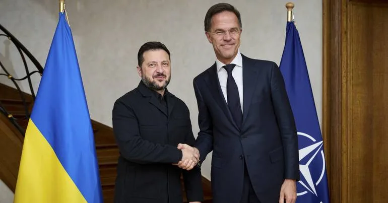 Zelensky pede à NATO que não interrompa envio de armas