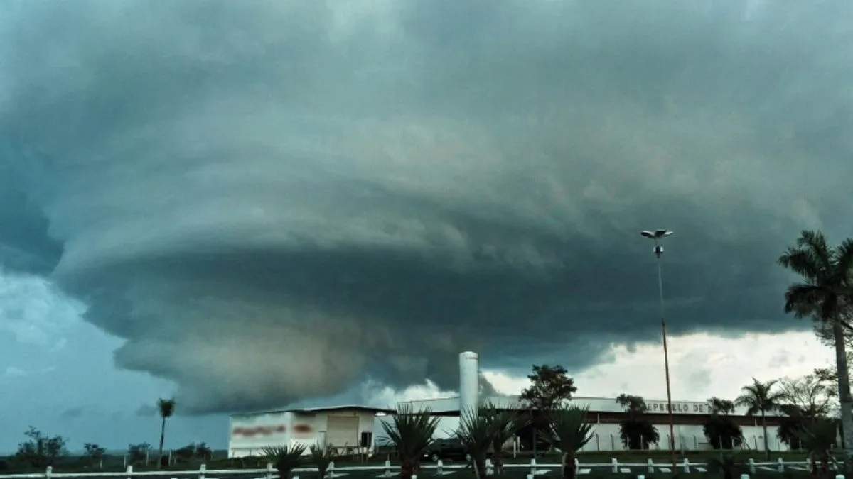 Novo ciclone extratropical provoca tempo severo no Brasil; veja onde pode haver queda de granizo e ventos de até 70 km/h