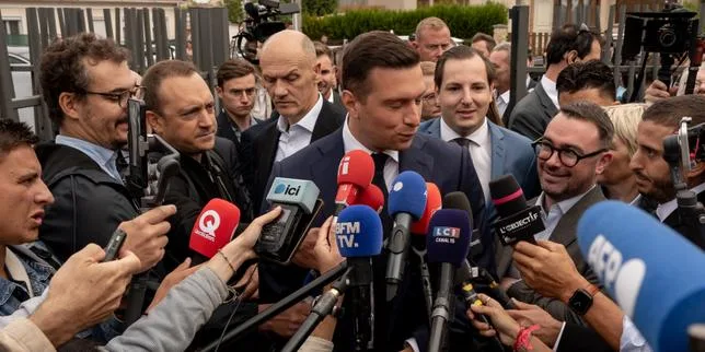EN DIRECT, présidentielle 2027 | Jordan Bardella et Gabriel Attal à la Foire de Châlons, les journées d’été du PS à Blois : une rentrée politique en direct avec nos envoyés spéciaux