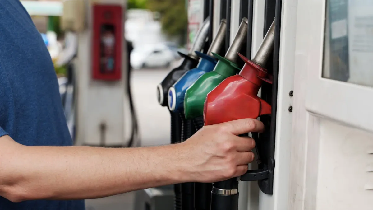 Nuevos descuentos en la gasolina y el diésel: cuánto se rebaja por litro y hasta cuándo durará la medida