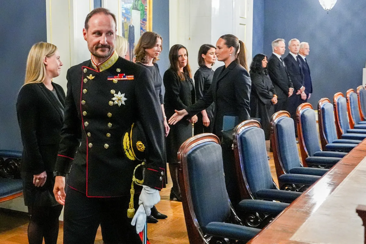 Así es Haakon VIII, el nuevo rey de Noruega: odiaba ser príncipe, soñaba con convertirse en surfista y se jugó el trono por amor