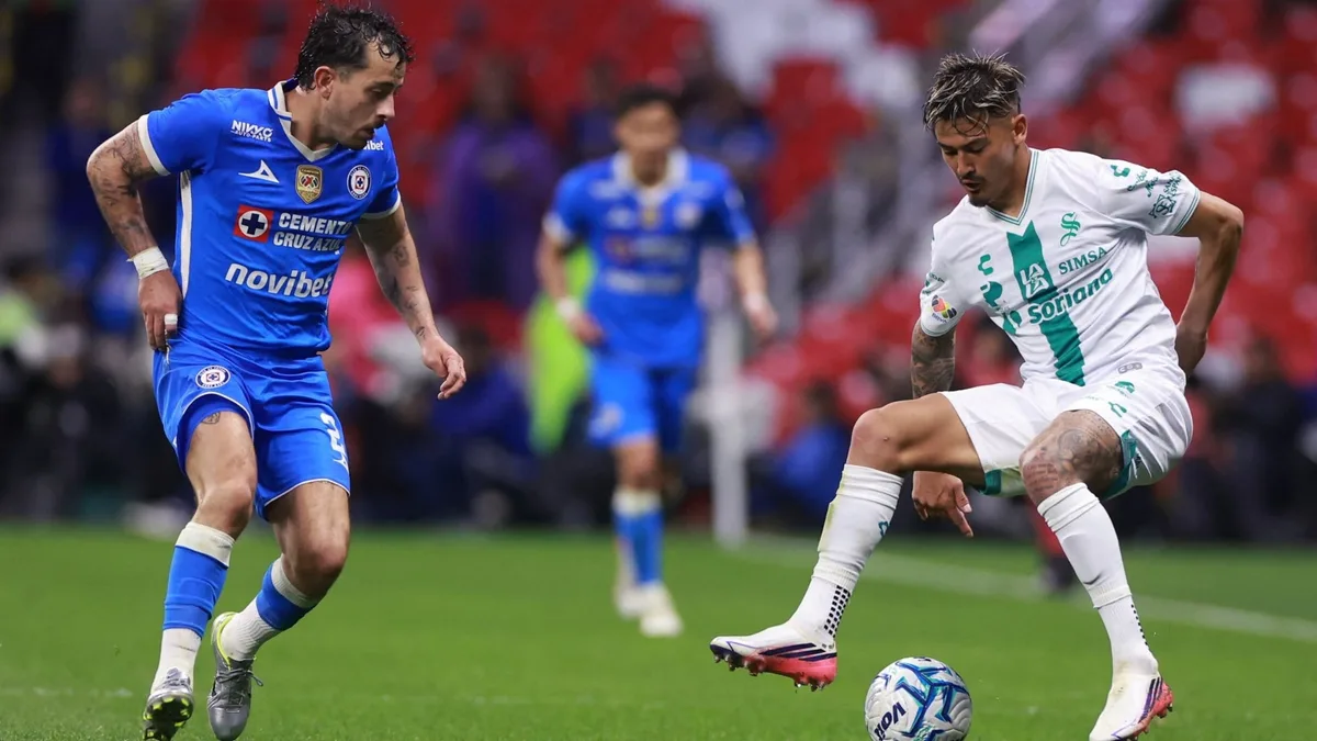 Alan Mozo olvida que se formó en Pumas y canta con la afición de Cruz Azul