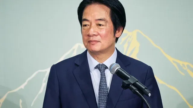 Presidente de Taiwan avisa que só haverá paz "reforçando a defesa"