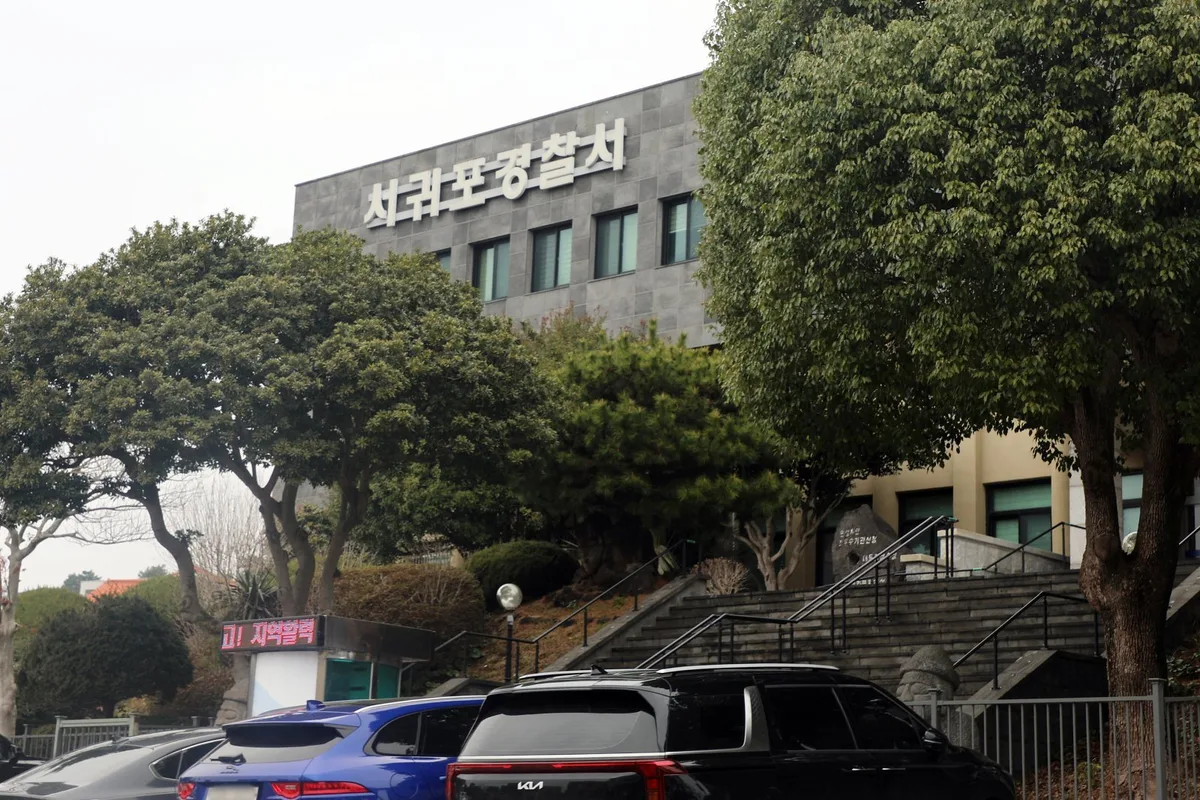 “건강은 어떠세요”…공무원인 척 접근하더니 목걸이 훔쳐 달아난 30대