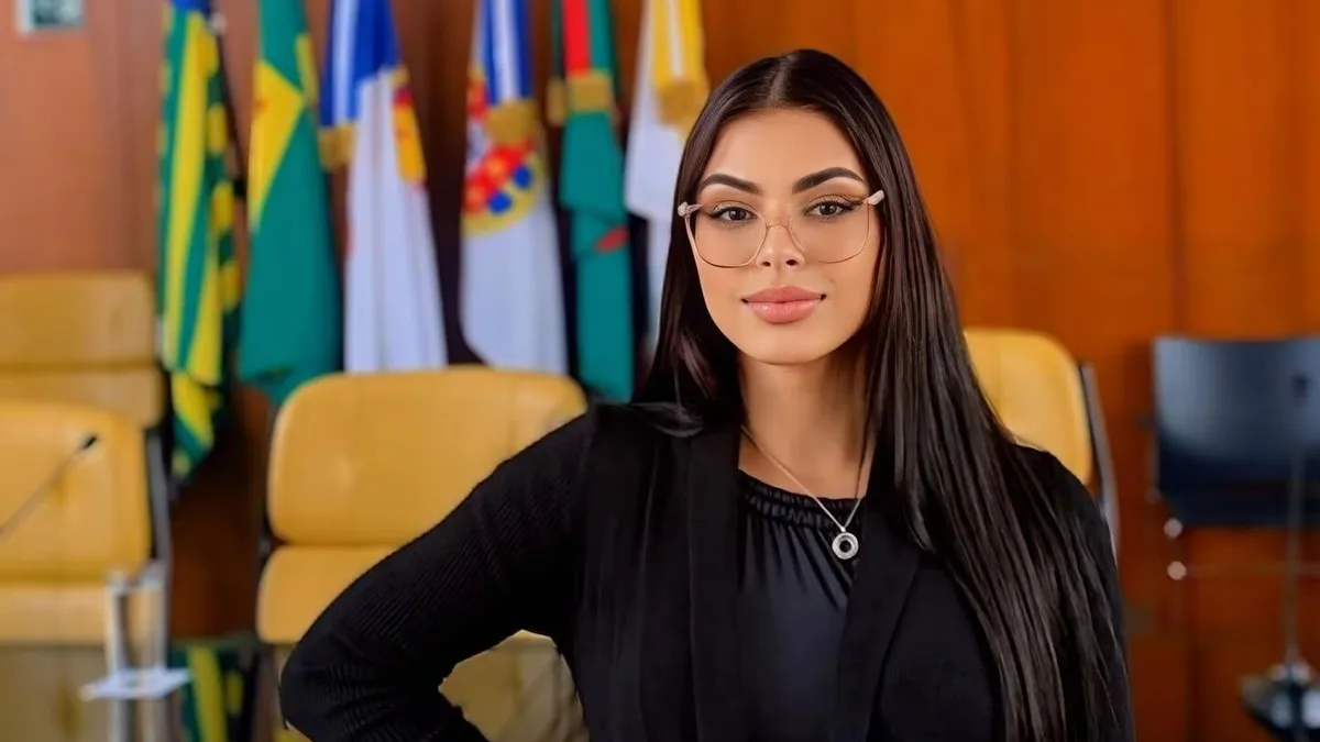 "Trans de direita" erra nível de escolaridade no registro do TSE