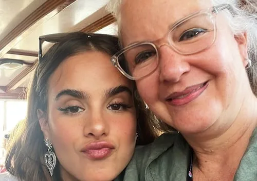 Gala Montes exhibe doloroso mensaje que su madre le escribió en su niñez; "Pareces prostituta en vez de niña"