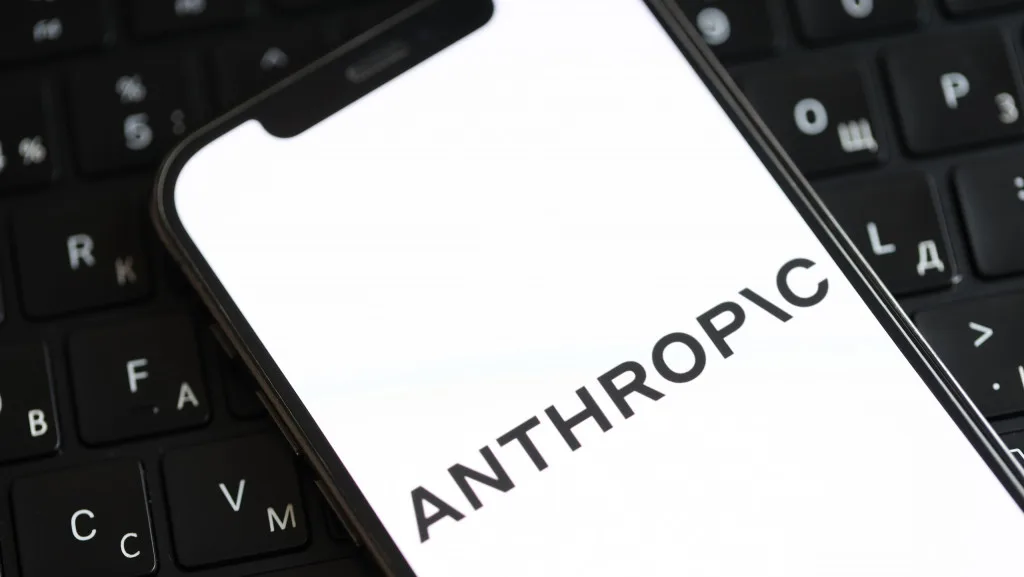 CEO da Anthropic pede freio na IA e alerta que tecnologia pode dominar a internet