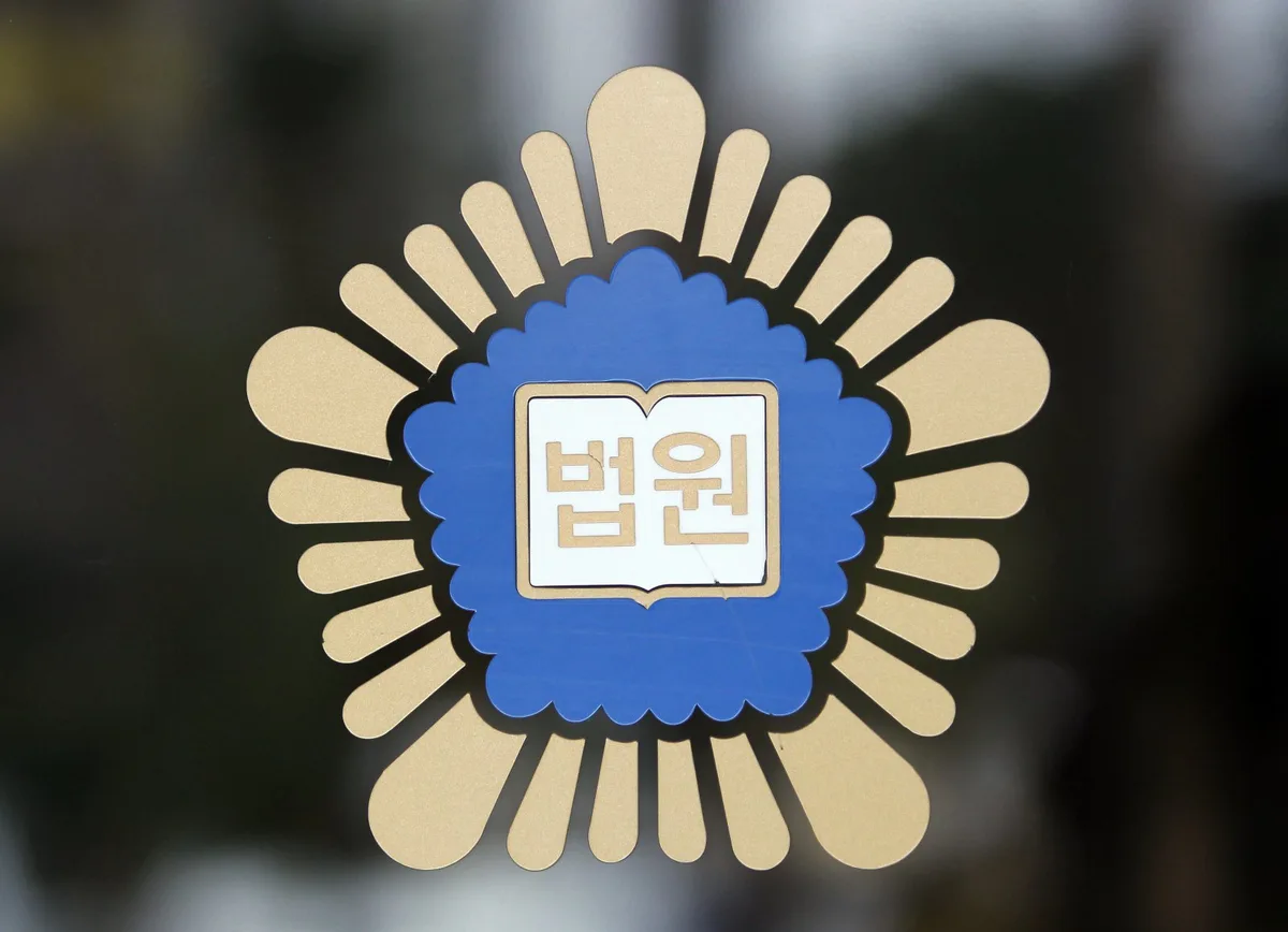 그네 밀며 아동 추행한 60대 아동안전지킴이 집행유예