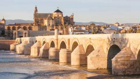 Destinos alternativos para este verano: las ciudades de interior ganan protagonismo