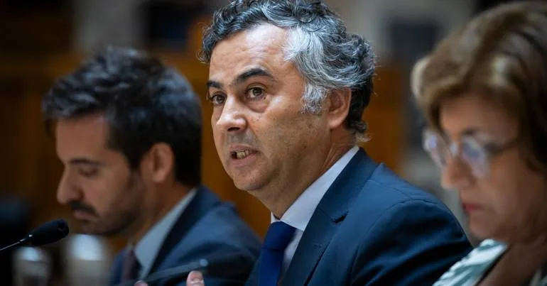 Falta de professores vai durar "alguns anos", diz ministro