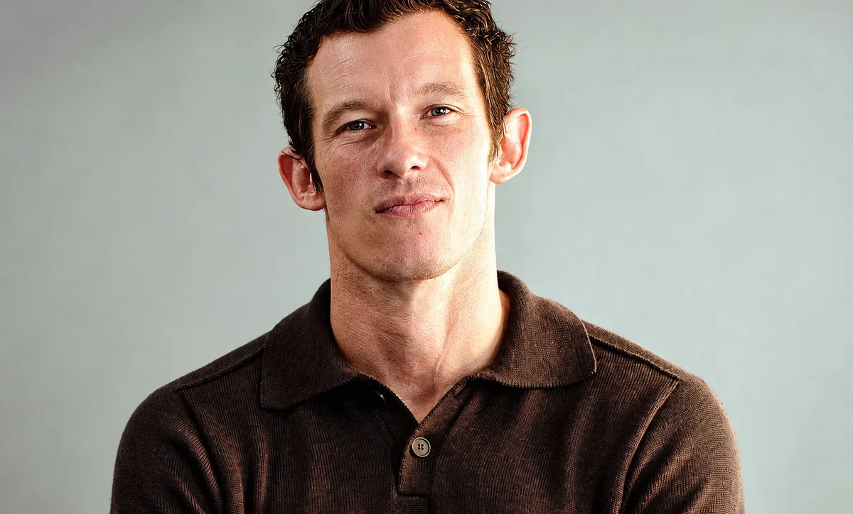 Callum Turner, actor favorito para ser el próximo James Bond: "He pagado el alquiler de mi casa trabajando en dos tiendas diferentes y también en un bar"