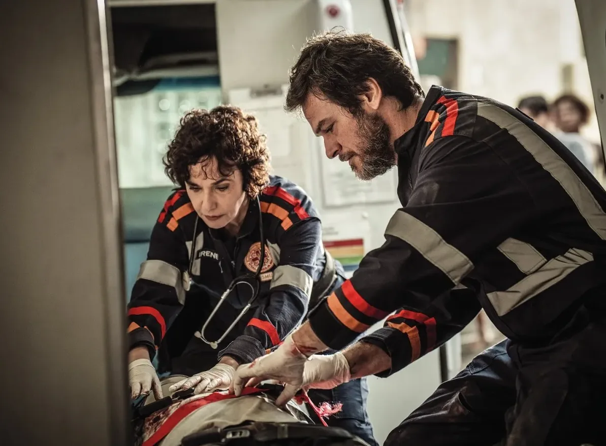 ‘Emergência 53’: nova série médica brasileira mergulha no drama dos atendimentos de saúde