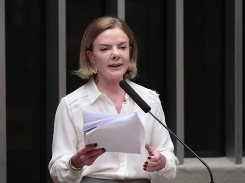 Gleisi aciona TSE por retirada de conteúdo contra voto feminino