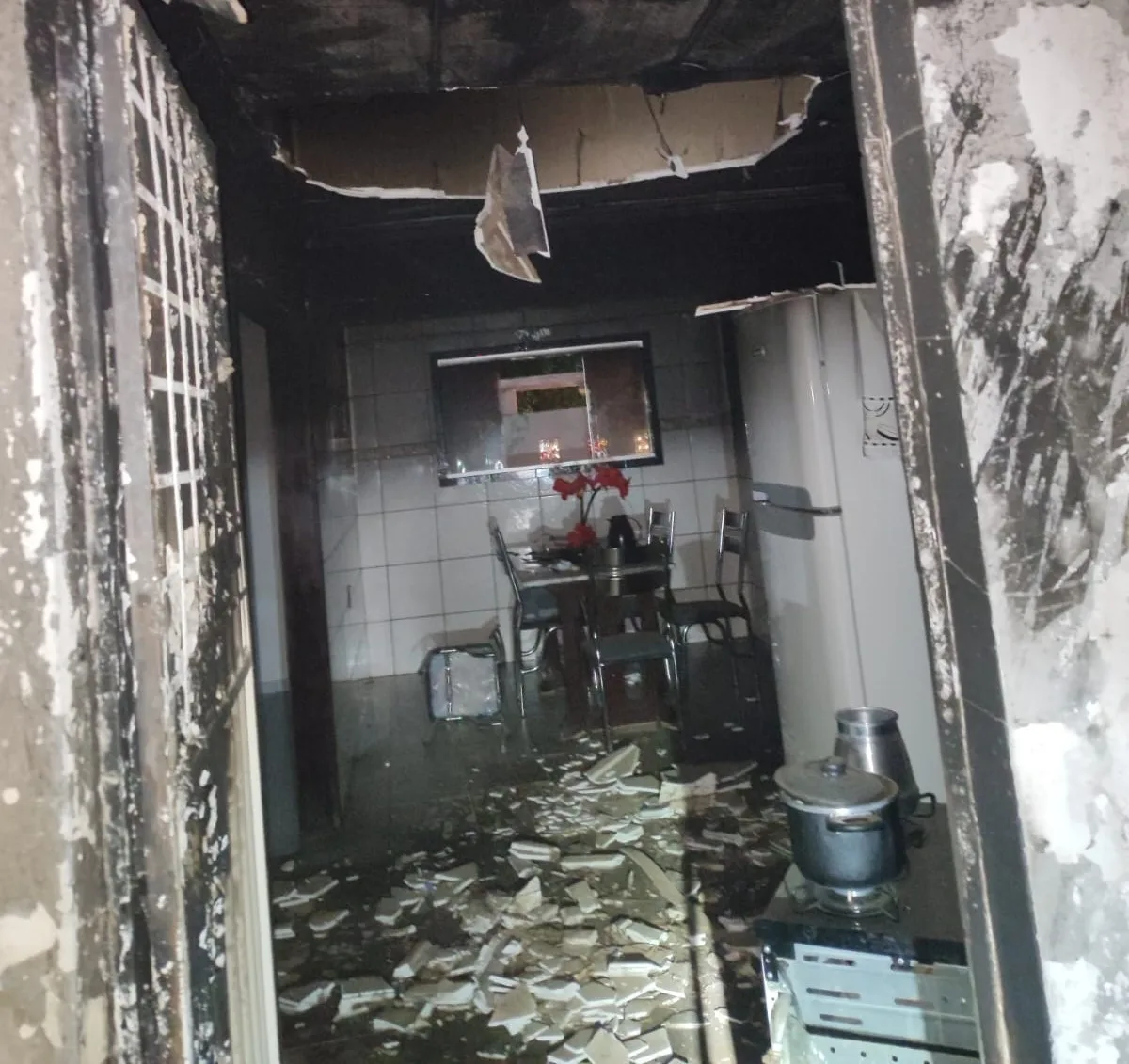 Defeito em ventilador teria provocado incêndio que deixou idoso morto em Patos, diz Corpo de Bombeiros