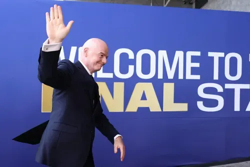 Infantino could pull off 'Houdini' act as critics struggle for candidate