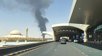 Atribuído aos Houthis. Pelo menos 12 mortos e 309 feridos em ataque ao aeroporto de Riade