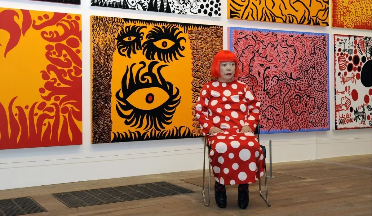 Yayoi Kusama, ícone da arte japonesa e rainha das bolinhas, morre aos 97 anos