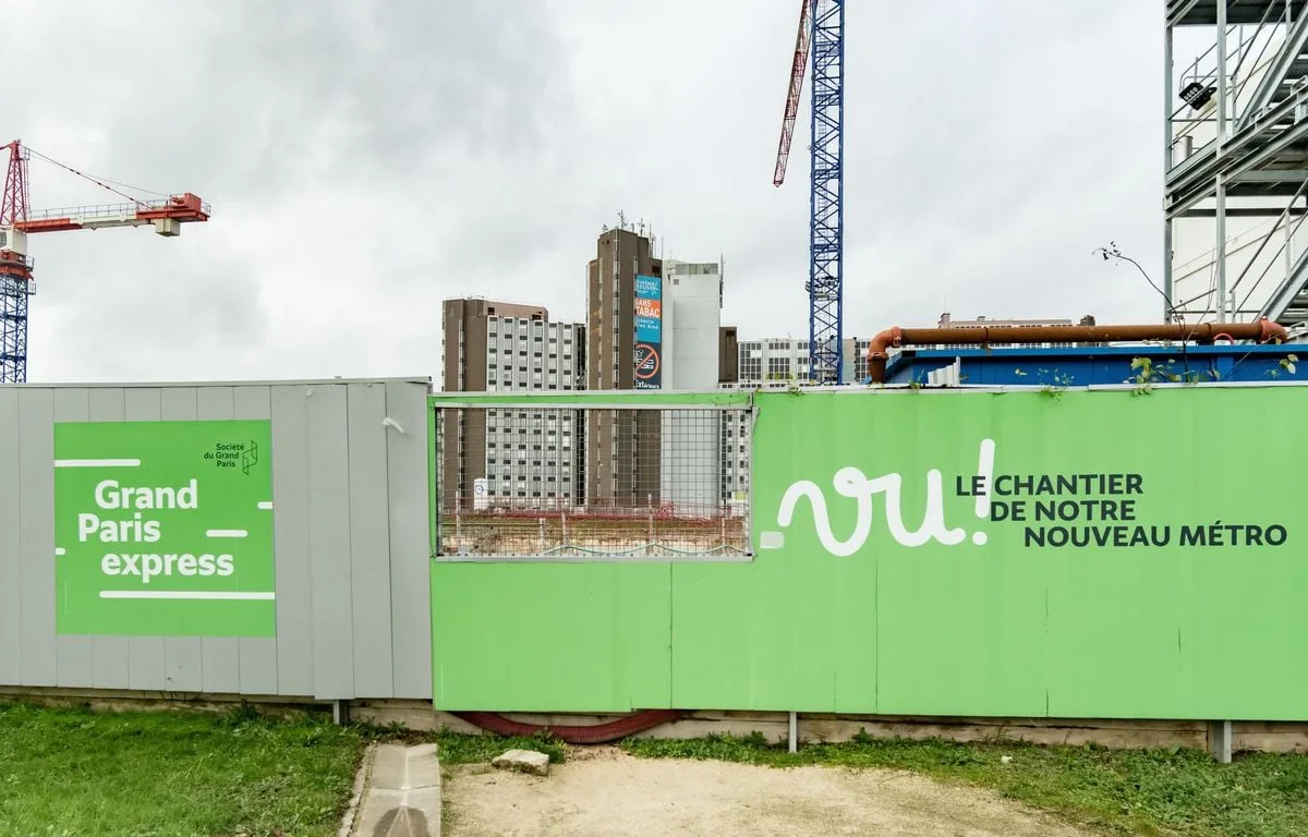 Paris : Un vigile du chantier du métro grièvement blessé par une « balle perdue »
