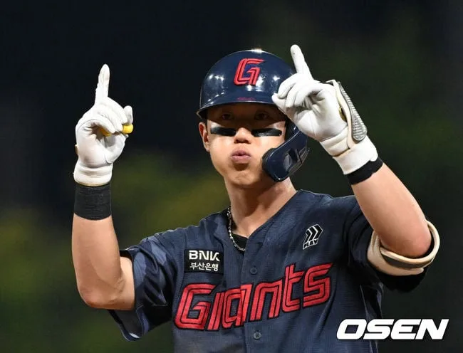 ‘0B-2S→중전 안타’ 보스 상대로 해냈다…전민재, 프로 데뷔 첫 100안타 고지 [오!쎈 대구]