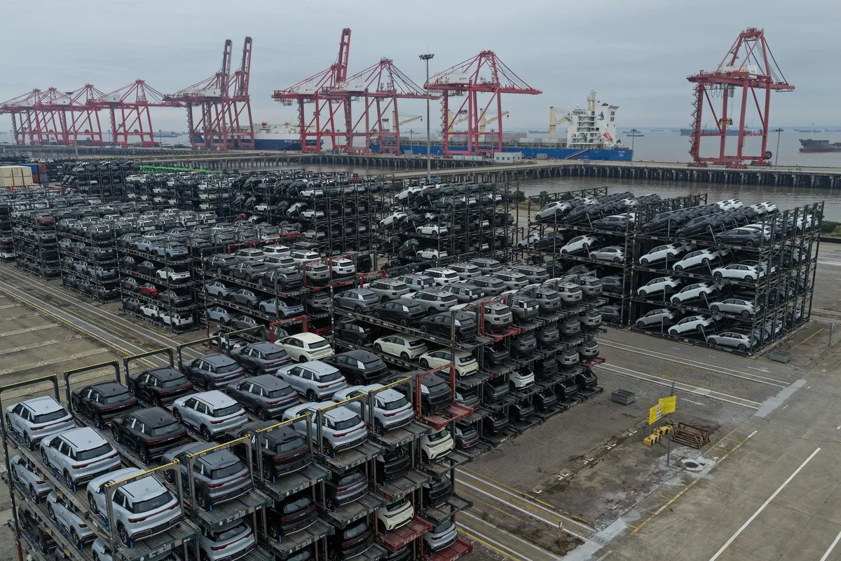 Europa pone un dique a la avalancha de coches híbridos chinos: las claves del pacto comercial con Pekín
