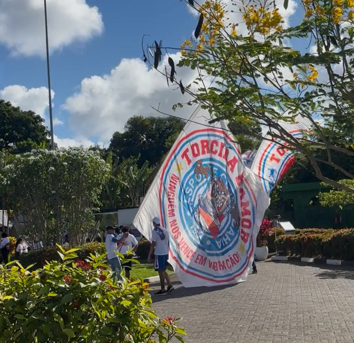 Membro da Bamor morto durante ataque em Salvador é sepultado sob forte comoção