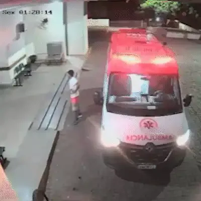Nem o Samu escapou: homem furta celular enquanto equipe socorria paciente