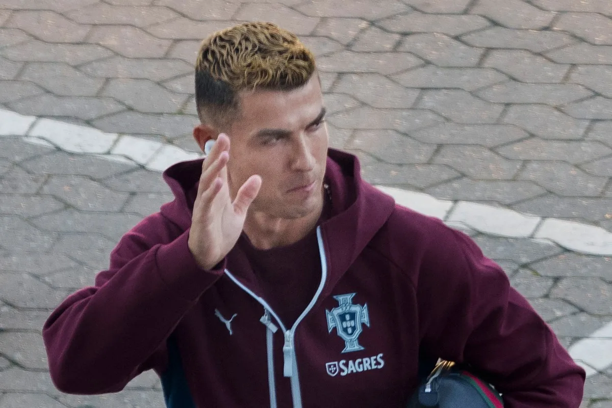 Cristiano Ronaldo é suspenso pela federação portuguesa após abandonar seleção