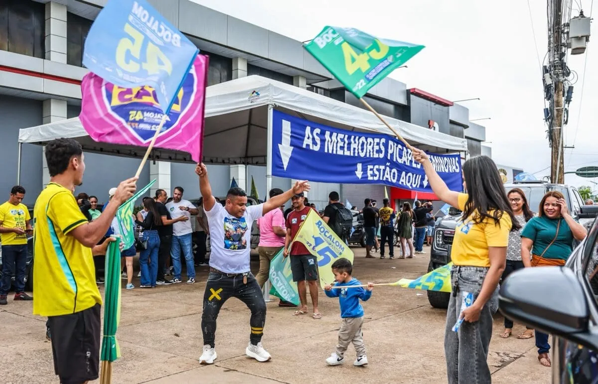 Apoiadores se concentram para carreata do Bocalom em Rio Branco