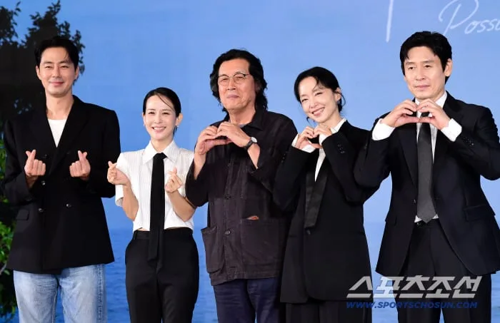 '가능한 사랑' 이창동 감독 "8년만..많이 벅차..전세계 관객 어떻게 볼까 궁금"
