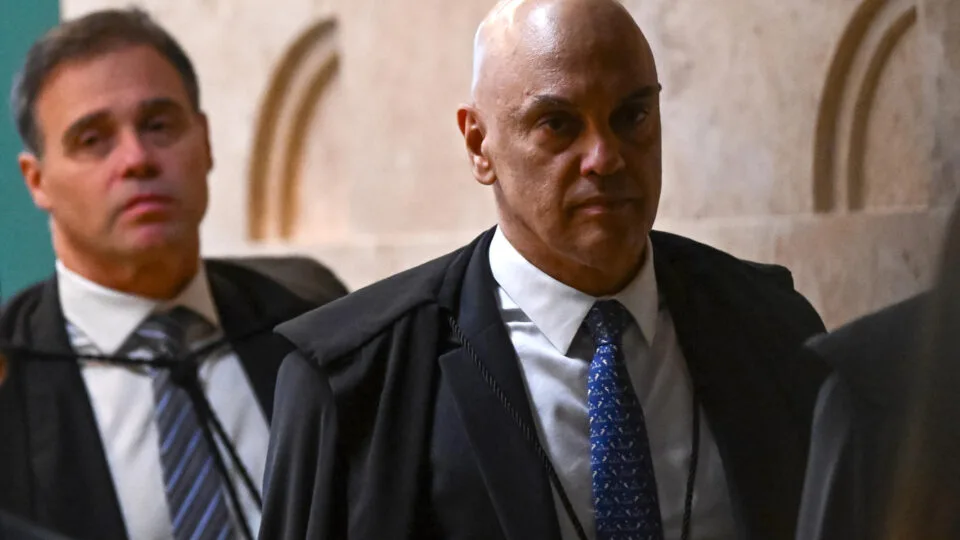 Moraes desembarcou de jatinho para evento no Rio e criticou autocontenção citada por Mendonça