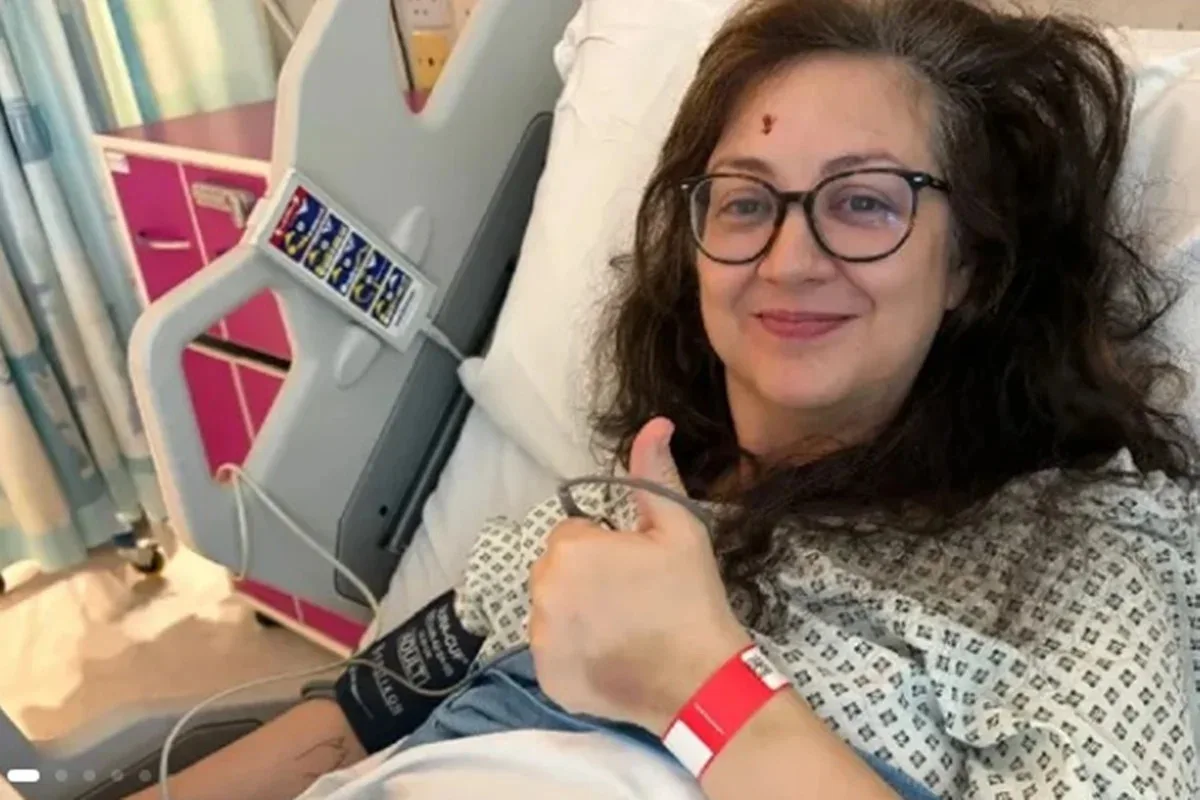 Formigamento no pé fez mulher descobrir câncer cerebral incurável