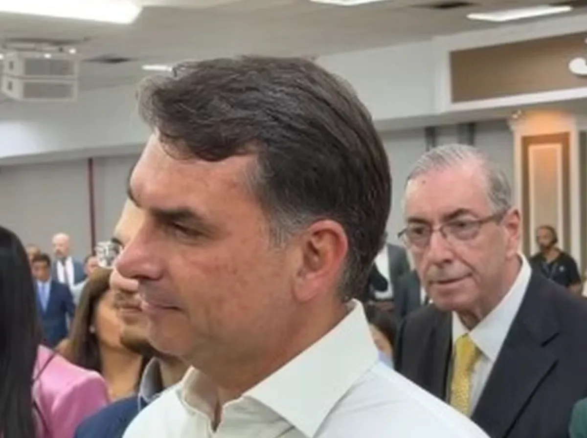 Flávio Bolsonaro se defende sobre ‘Dark Horse’: “Página virada”