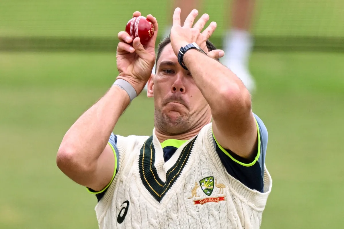 Lyon left out as Australia go all-pace and bowl first on damp day