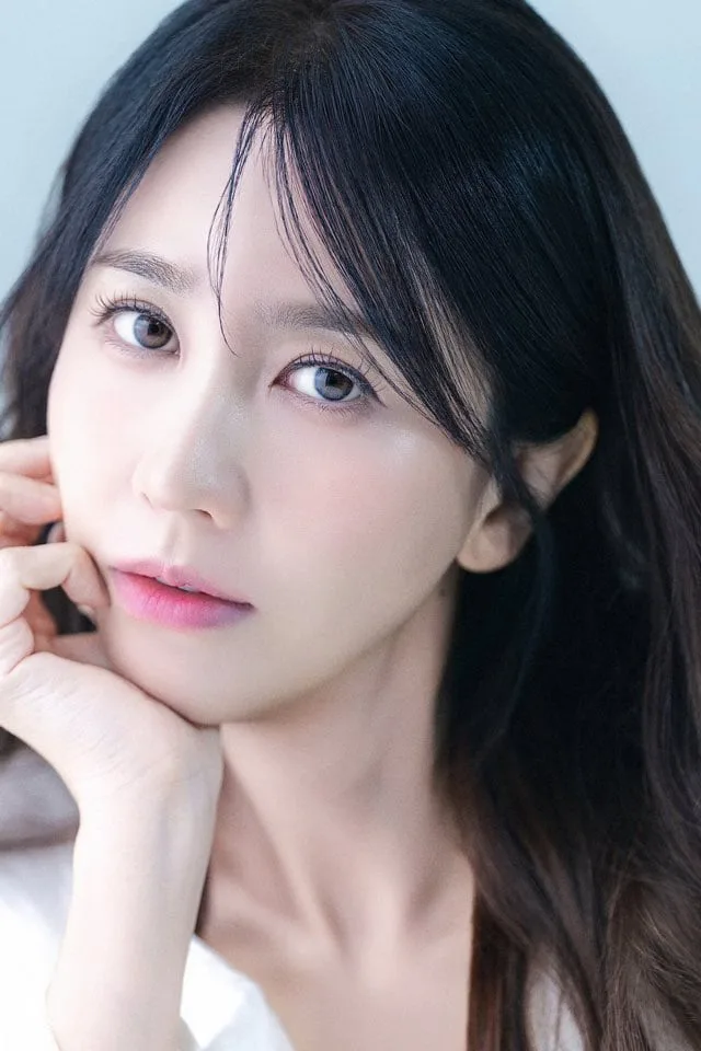 '0.1초 벌떡 언니' 신장미, 17일 신곡 '하회' 발표…독보적 아우라