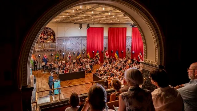 »Die Allianz der letzten Demokratien«: Der Schweizer Apfelschmus