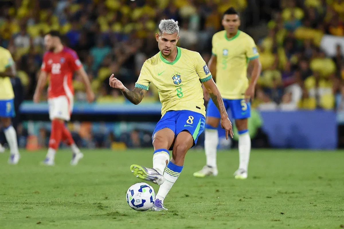 Bruno Guimarães desabafa sobre pênalti perdido na Copa e esclarece polêmica com Vini Jr