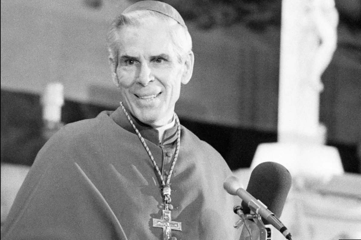Qui est Mgr Fulton Sheen, « premier télévangéliste » américain béatifié ?