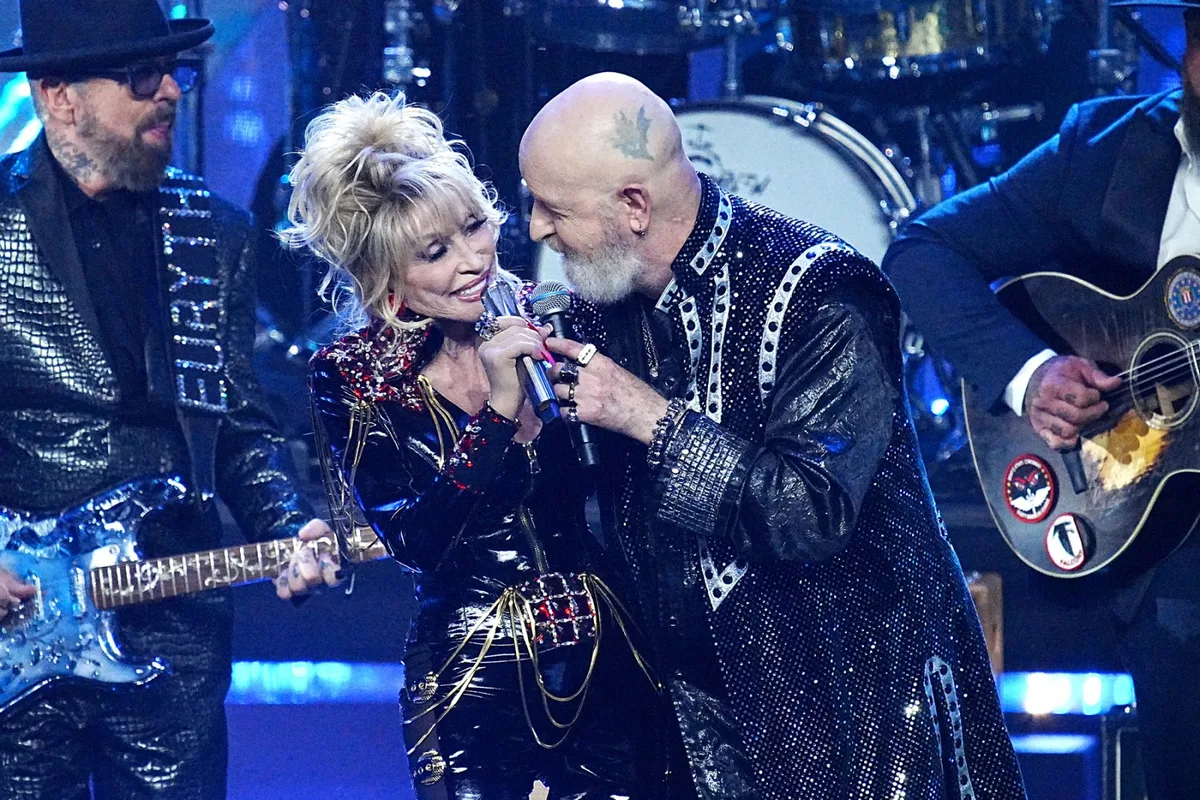 Flashback: Dolly Parton Duets With Rob Halford, Simon Le Bon at Rock Hall Induction