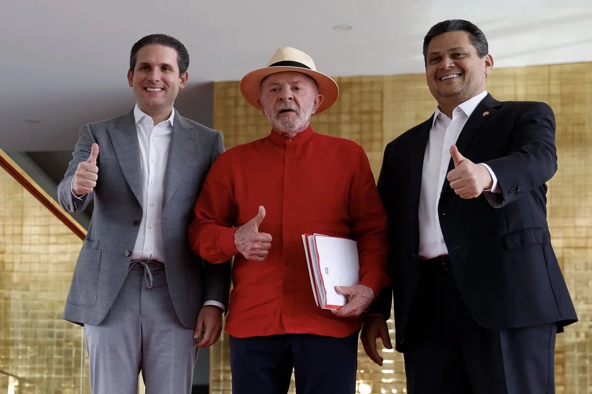 Lula, Motta e Alcolumbre acertam avanço de fim da escala 6x1 e da taxa das blusinhas antes das eleições
